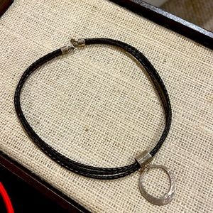 Silpada leather hammered sterling silver necklace.Used to sell.used as display🌸